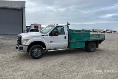 2015 Ford F-350 XL 4x4 Flatbed Truck