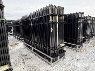 Quantity of (22) 9 ft 6 in x 6 ft 2 in Fencing
