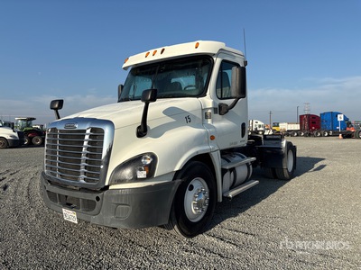 2015 Freightliner Cascadia 125 4x2 S/A Day Cab Truck Tractor