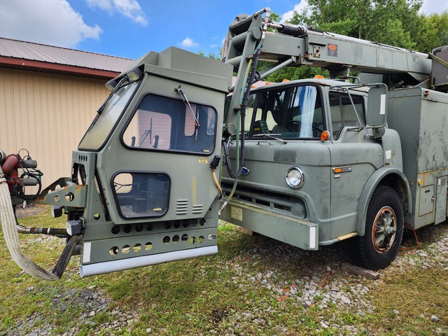 Deicing Unit on 1985 Ford C800 4x2 Truck