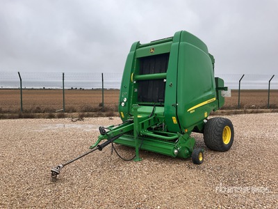 2015 John Deere 864N 梱包機