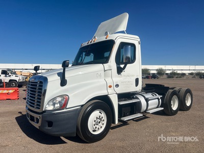 2013 Freightliner Cascadia 125 6x4 تراكتور شاحنة نهارية (ثنائية المحور)