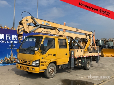 XCMG GKZ18 18 m on 2015 Isuzu QL1070A1HWY 4x2 Crew Cab Bucket Truck