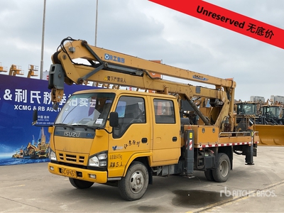 XCMG GKZ17 17 m on 2014 Isuzu QL1070A1HWY 4x2 Crew Cab Bucket Truck