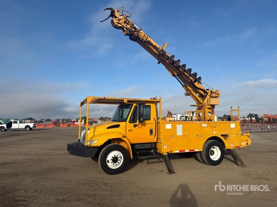 Terex on 2006 International 4300 4x2 Digger Derrick Truck