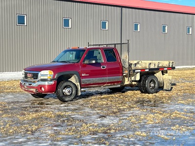 2004 GMC 3500 4x4 Extended Cab Flatbed Truck