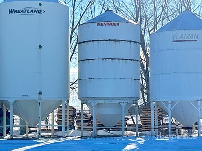 Weninger +/- 2600 bu 4 Ring Fertilizer Hopper Trémie à grains