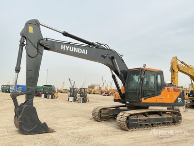 2023 Hyundai R215 Excavatrice sur chenilles