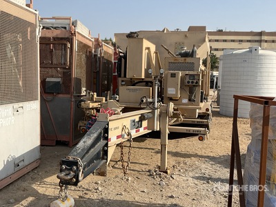 2015 Cemen Tech MCD8-100T خلاط خرسانة متنقل