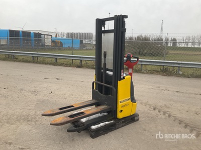 2015 Linde L10 1000 kg Electric Stacker