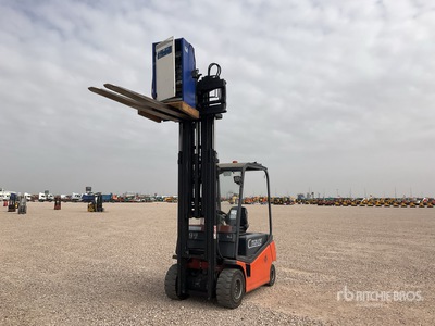 2005 BT CBE35 شاحنة رفع كهربائية