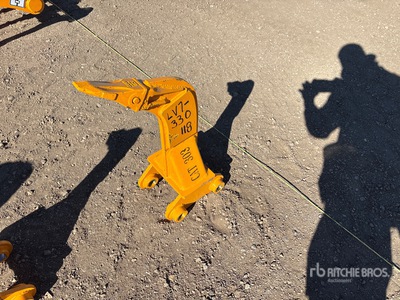 2026 GIYI 9.5 in Excavator Ripper - Fits Cat 303 (Unused)