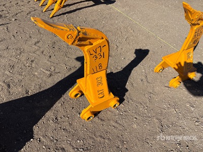 2026 GIYI 9.5 in Excavator Ripper - Fits Cat 303 (Unused)