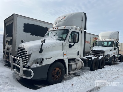2017 Freightliner Cascadia 125 6x4 T/A Day Cab Truck Tractor