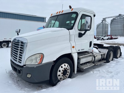 2008 Freightliner Cascadia 6x4 تراكتور شاحنة نهارية (ثنائية المحور) (Inoperable)