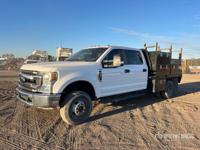 2022 Ford F-350 XL 4x4 Crew Cab Flatbed Truck