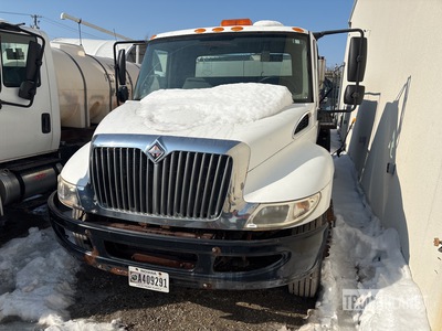 2009 International DuraStar 4300 4x2 Spreader Truck