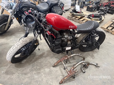 1982 Yamaha XJ750 Maxim Vélo personnalisé (Inoperable)