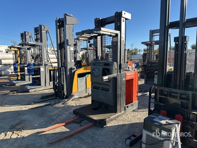 Toyota 6BPU15 3000 lb Electric Order Picker