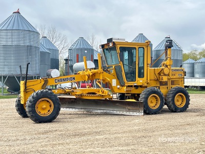 1983 Champion 720 Motor Grader