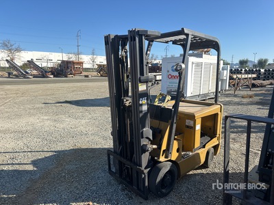 Cat E3000 2400 lb Chariot Élévateur Électrique