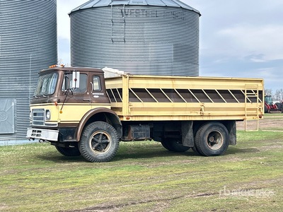 1976 International Cargo Star 1810B 4x2 Grain Truck