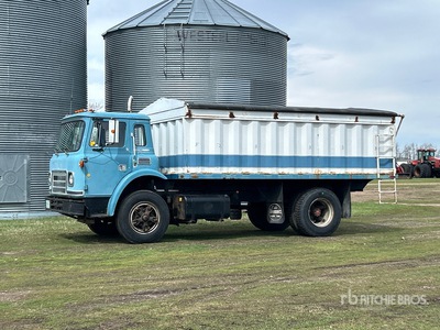 1986 International Cargostar 1650B 4x2 Grain Truck