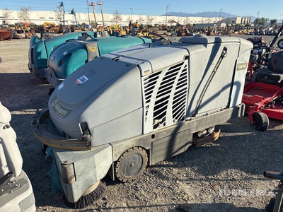 Nilfisk Advance Captor 4800 Ride-On Floor Scrubber