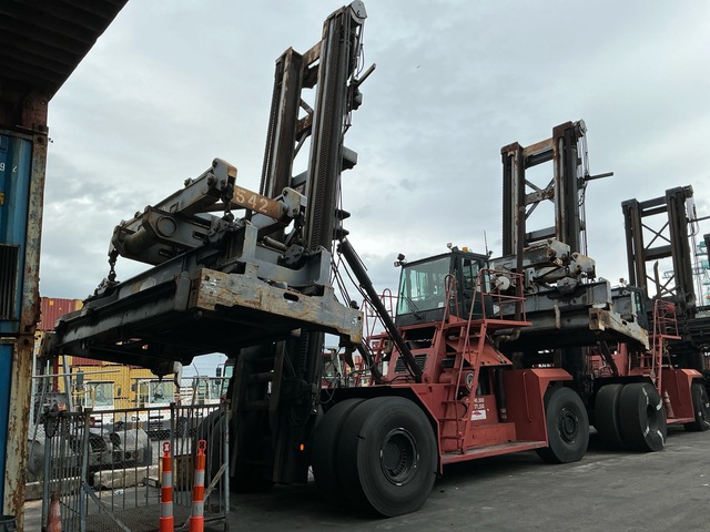 2005 Taylor THDC975 90000 lb Container Handler (Inoperable) 2005 Taylor THDC975 90000 lb Container Handler (Inoperable)