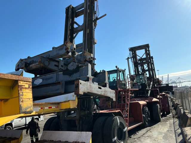 2005 Taylor THDC975 90000 lb Container Handler (Inoperable) 2005 Taylor THDC975 90000 lb Container Handler (Inoperable)