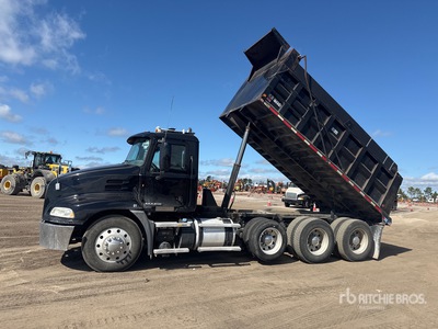 2014 Mack 686 8x4 Tri/A Dump Truck