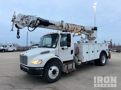 2014 Altec DM47BTR on 2015 Freightliner M2106 4x2 Camion excavadora