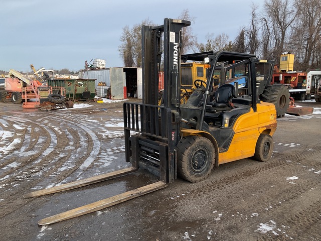 Hyundai 45D-9F 9680 lb Pneumatic Tire Forklift