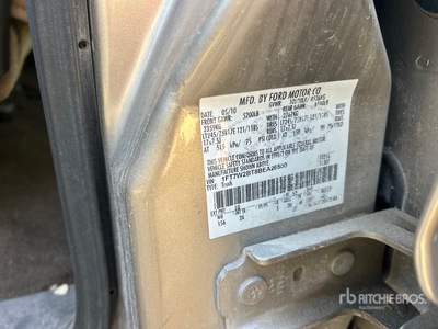 2011 Ford F-250 XLT 4x4 Crew Cab Flatbed Truck