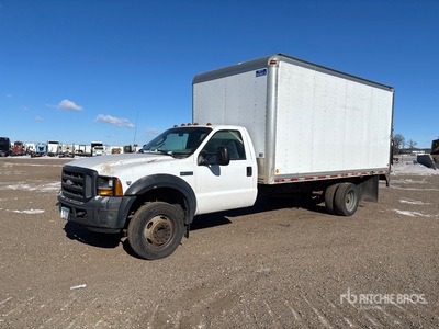 2006 Ford F-550 XL 4x2 شاحنة فان