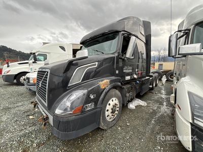 2015 Volvo VNL 6x4 Ciągnik siodłowy T/A z kabiną sypialną (Inoperable)