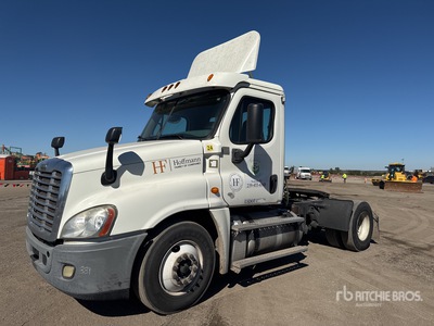 2013 Freightliner Cascadia 125 4x2 Day Cab Truck Tractor