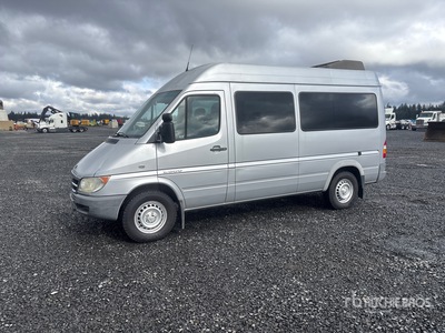 2006 Dodge 2500 8 Passenger Van