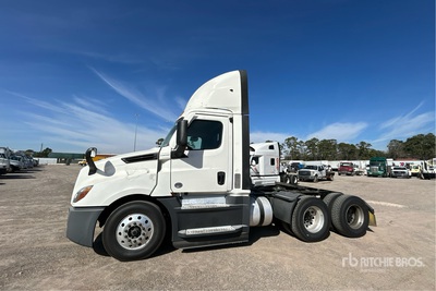 2021 Freightliner Cascadia 126 6x4 T/A Day Cab Truck Tractor
