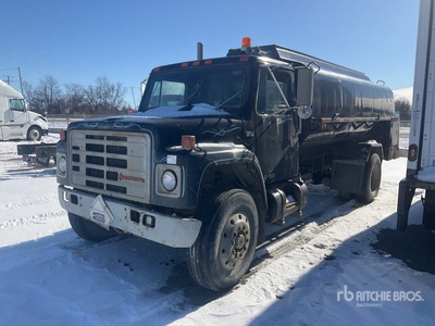 1989 International S1954 2200 gal 4x2 Fuel Truck