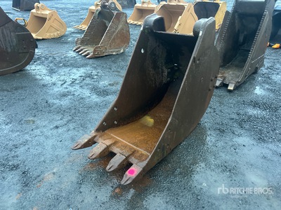 28.5 in Digging Excavator Bucket