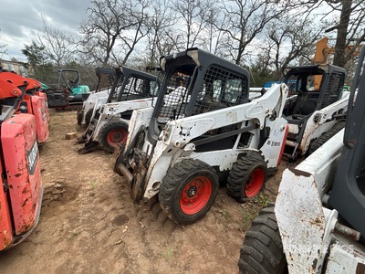 2015 Bobcat S530 を見 Skid-Steer Loader (Inoperable)