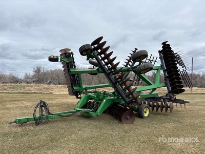 John Deere 33 ft Tandem Disc