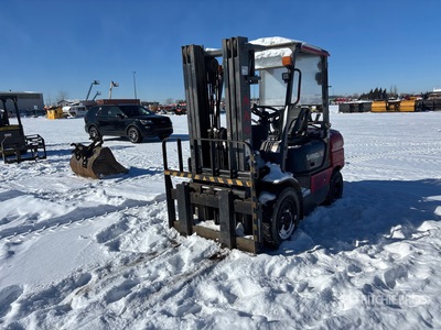 2011 Shangli CPQYD30 3000 kg Pneumatic Tire Forklift