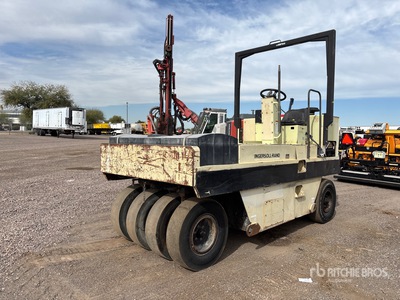 2000 Ingersoll Rand PT-125R 9 Wheel Gummiradwalze
