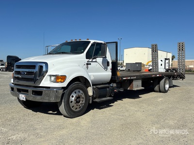 2013 Ford F-750 XL 4x2 Flatbed Truck