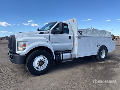 2017 Ford F-750 4x2 Utility Truck