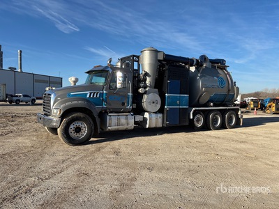 2019 Mack Granite 8x4 Autocarro aspiratore