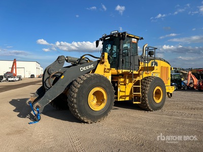 2022 John Deere 824L Pala gommata