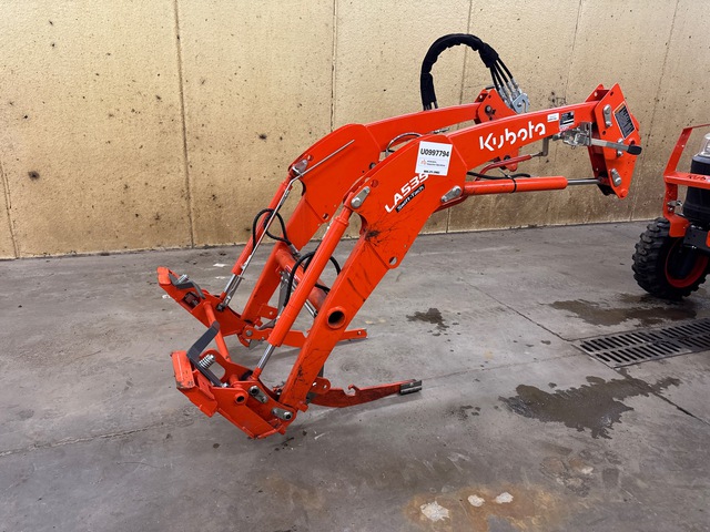 Kubota LA535 Front Loader Attachment (Inoperable)